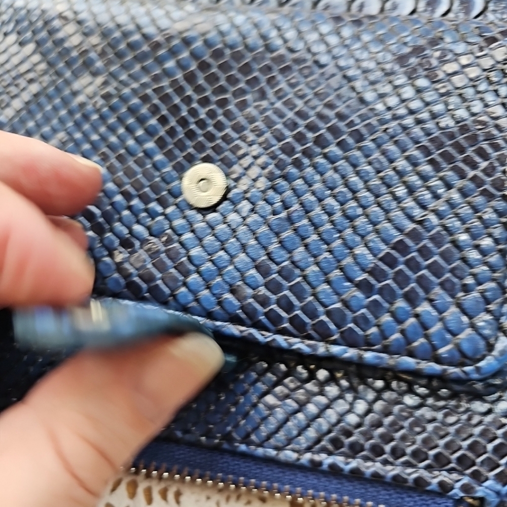 Metropolitan Mobility Wristlet Blue color - Picture 12 of 16